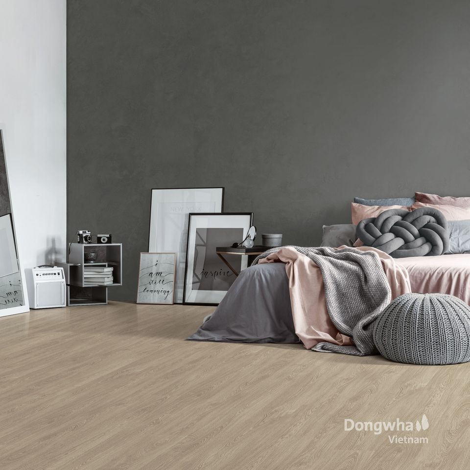 Hãy khám phá thương hiệu sàn gỗ Dongwha và các gam màu phù hợp để trang trí phòng ngủ của bạn. Với sàn gỗ Dongwha, bạn sẽ không chỉ có một không gian đẹp mắt mà còn đảm bảo sức khỏe gia đình với cốt gỗ cao cấp NAF